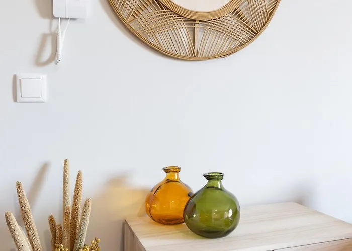 1e 5 Minutes From The *