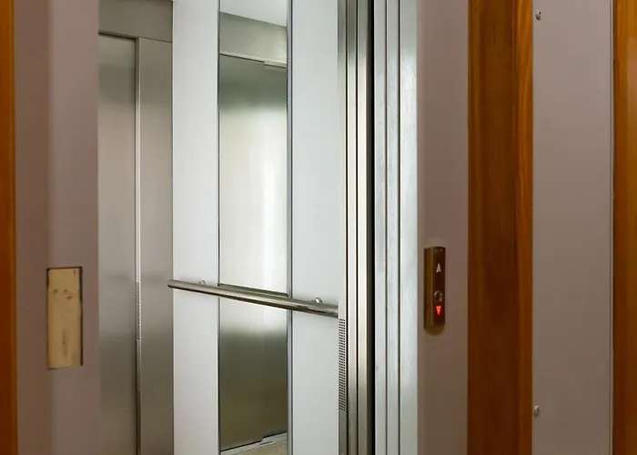 1e 5 Minutes From The *